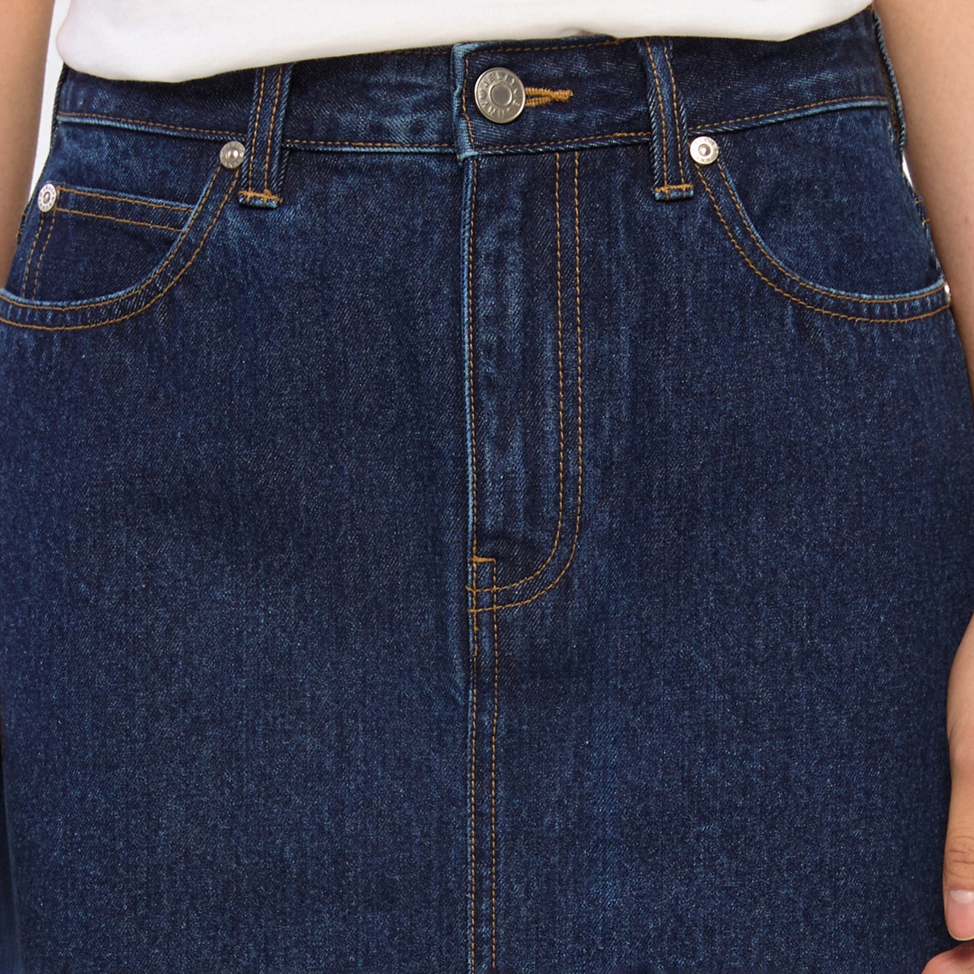 กระโปรงสั้นเดนิมปักลาย Jerme Blue