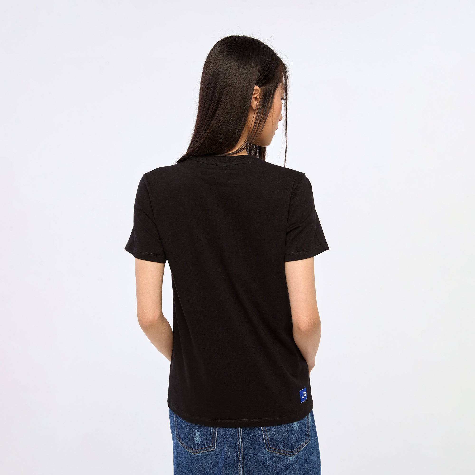 เสื้อยืดแขนสั้นปักโลโก้ Black