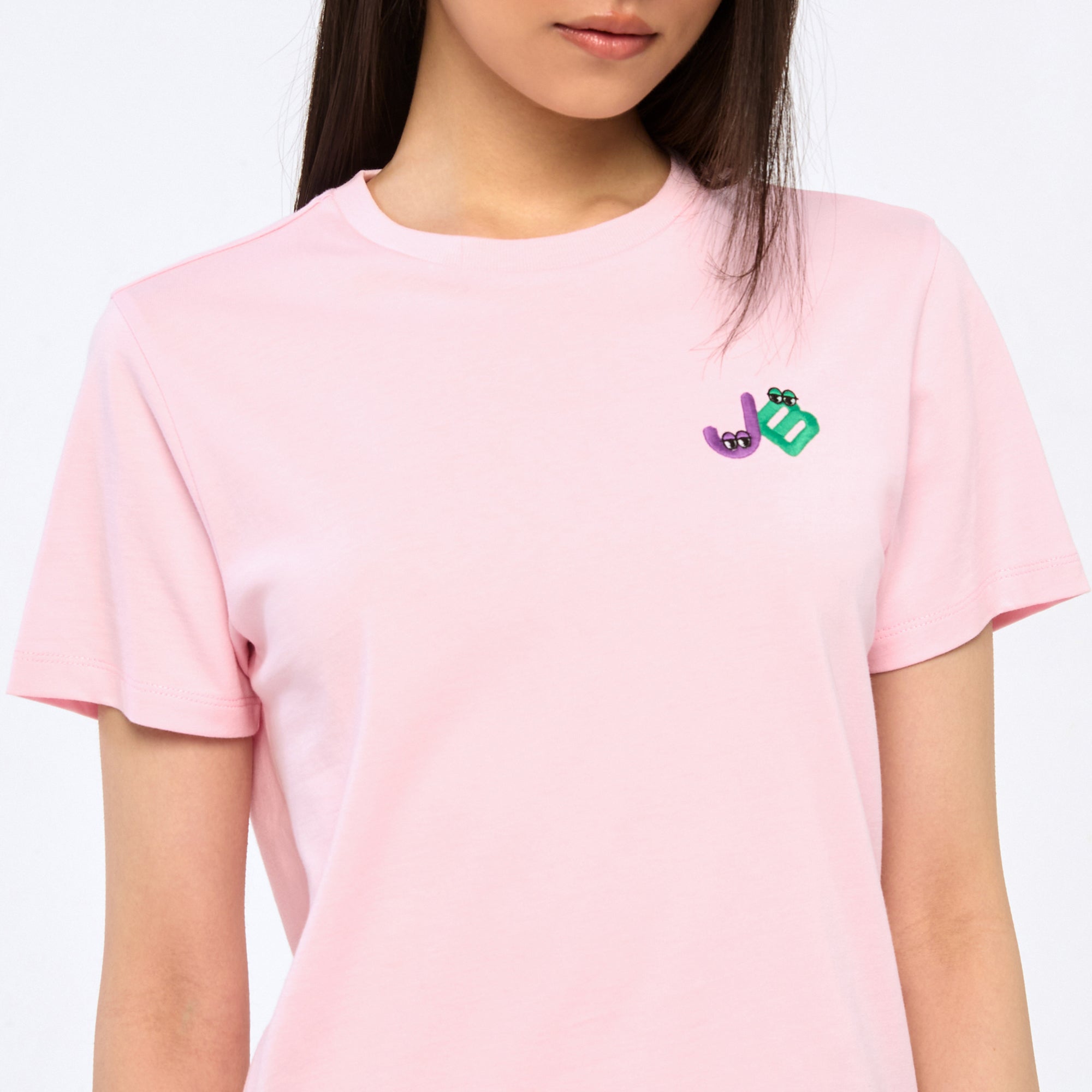 เสื้อยืดแขนสั้นปักโลโก้ Pink