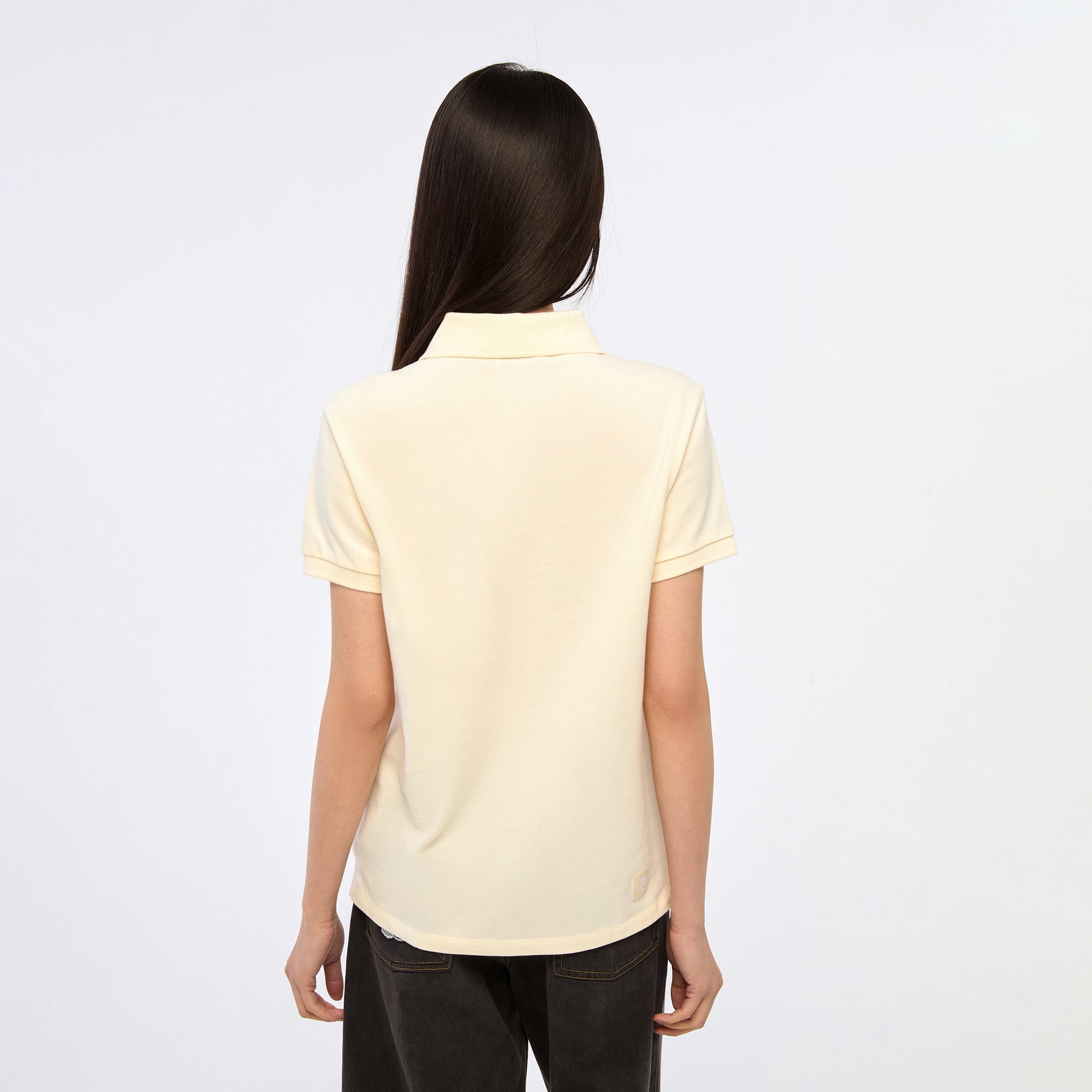 เสื้อยืดแขนสั้นปักลายโลโก้ Cream