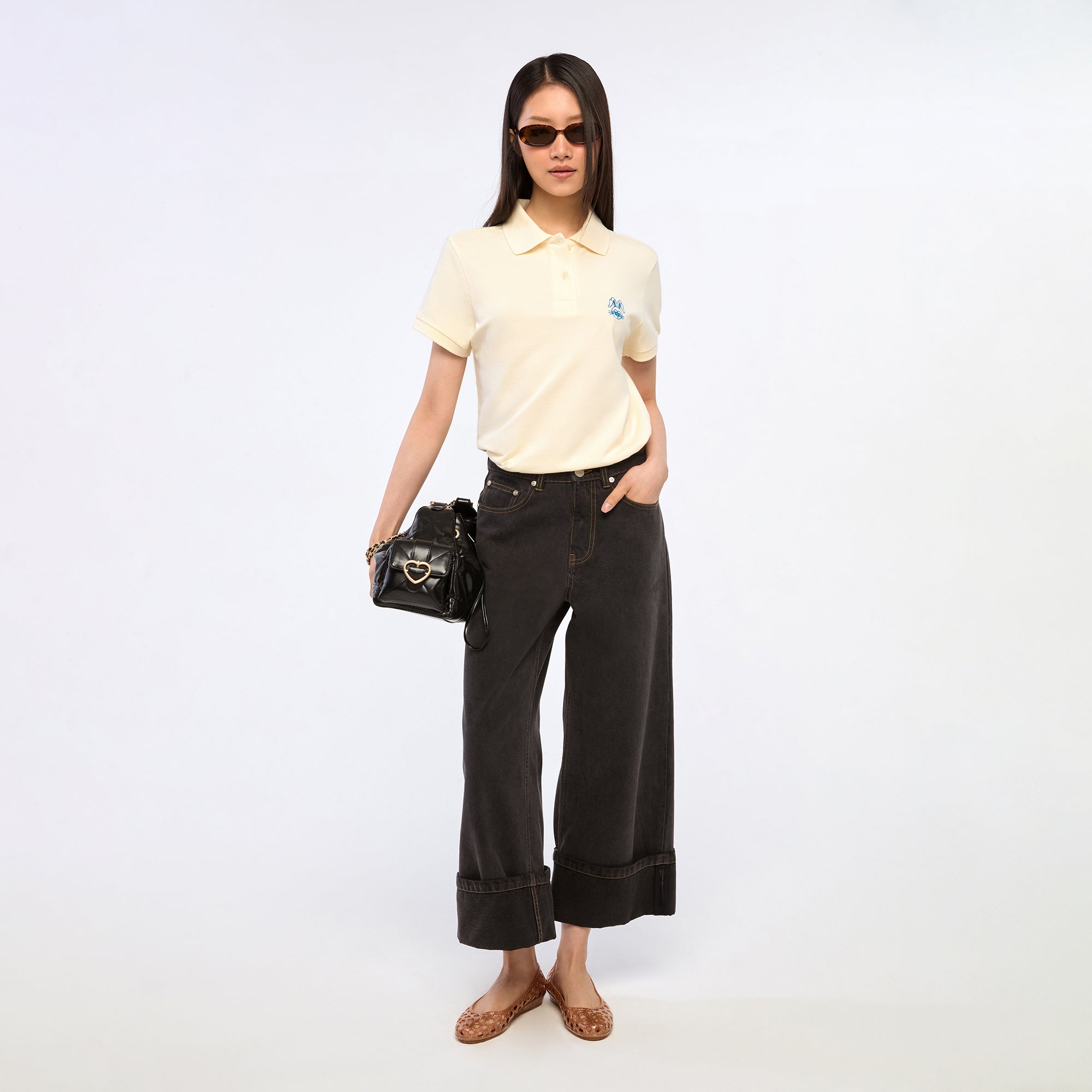 เสื้อยืดแขนสั้นปักลายโลโก้ Cream