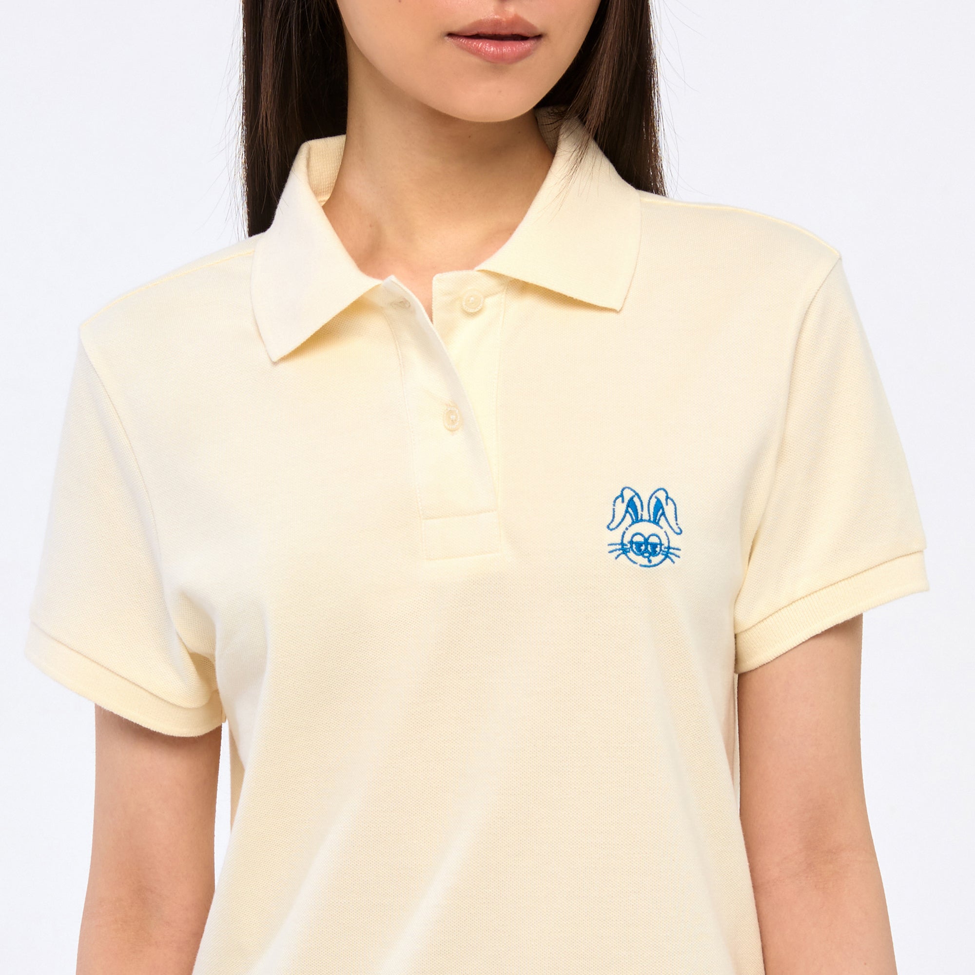 เสื้อยืดแขนสั้นปักลายโลโก้ Cream