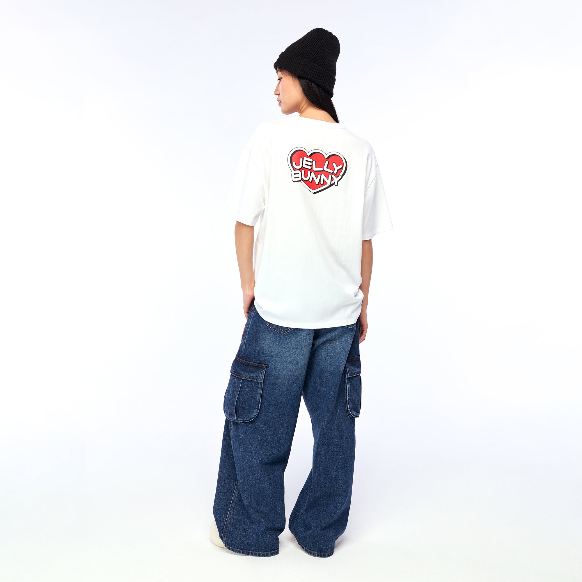 เสื้อยืดแขนสั้นปักโลโก้หัวใจ White