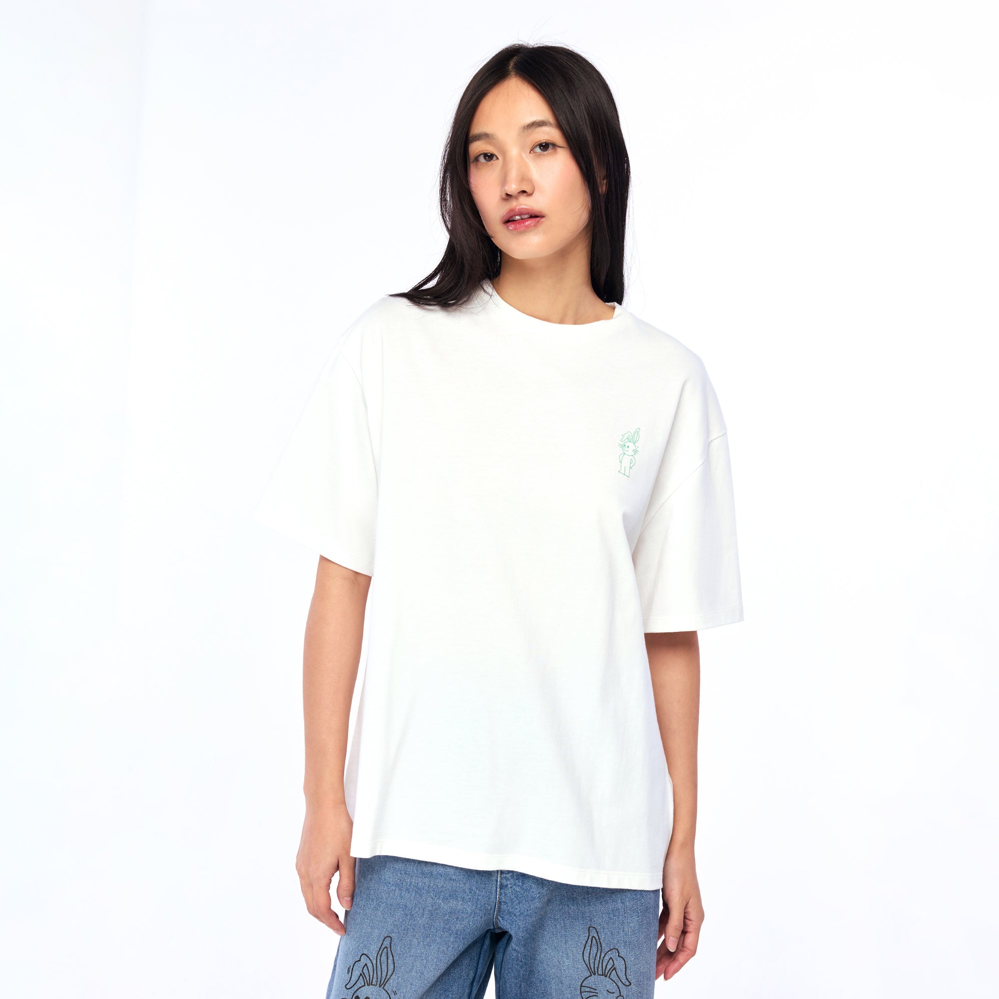 เสื้อยืดแขนสั้นปักแพทช์โลโก้ White