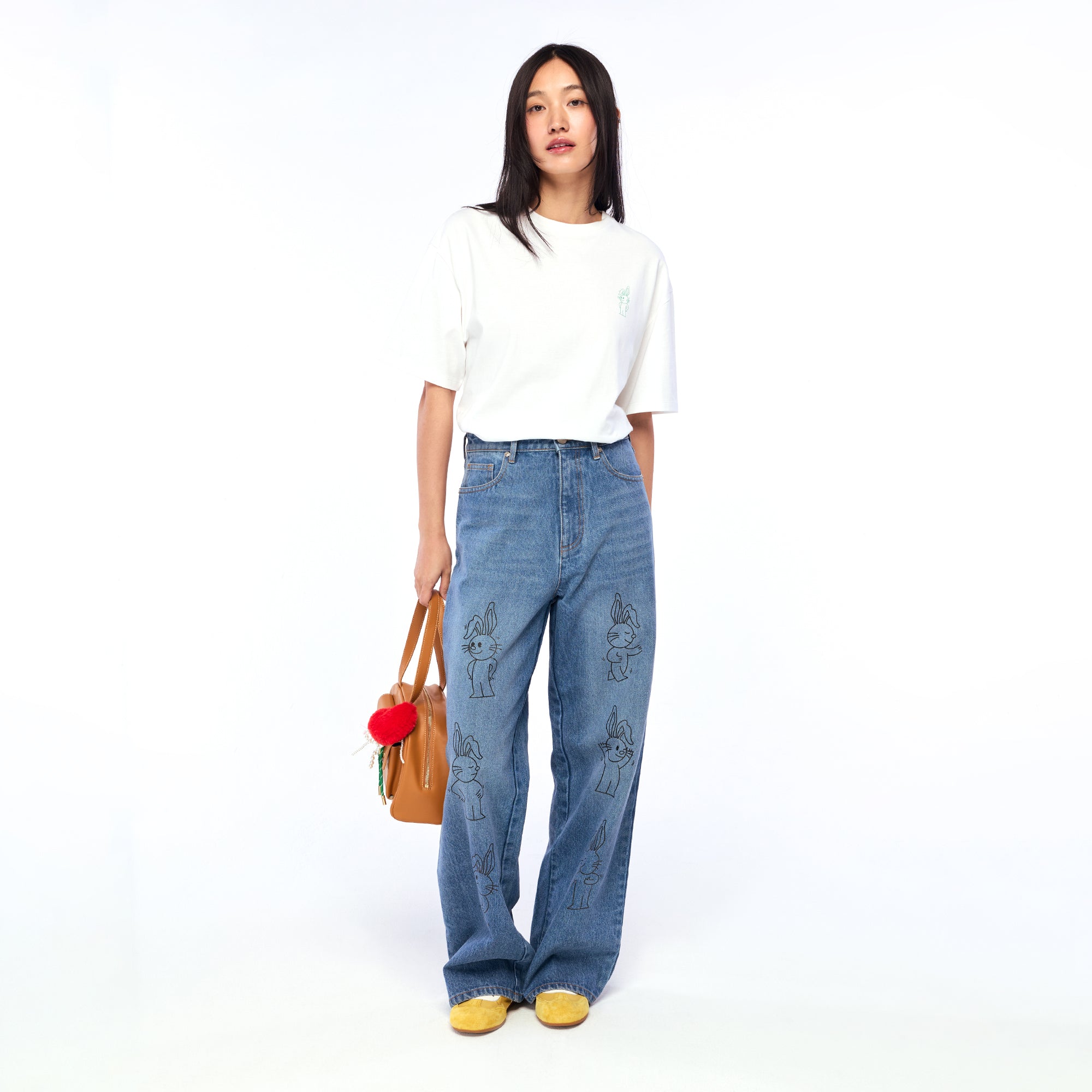 เสื้อยืดแขนสั้นปักแพทช์โลโก้ White