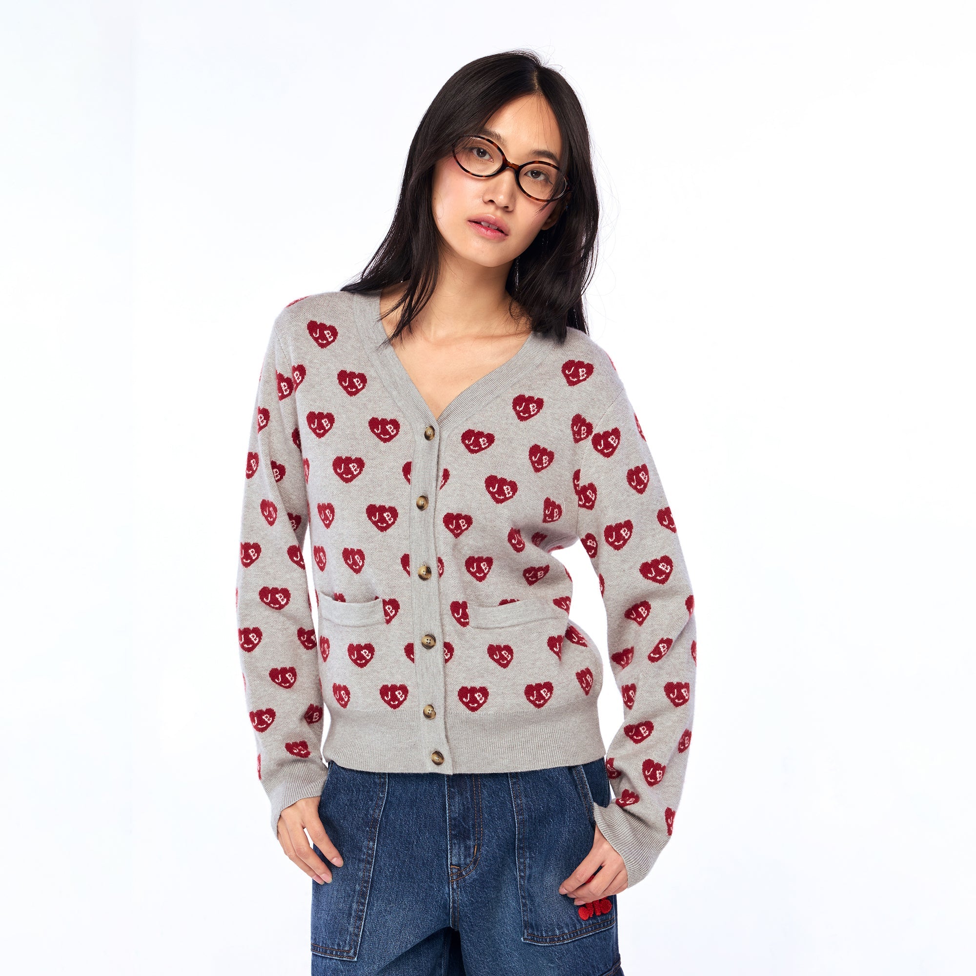 เสื้อคาร์ดิแกนแขนยาวพร้อมลายปักโลโก้รูปหัวใจ Grey