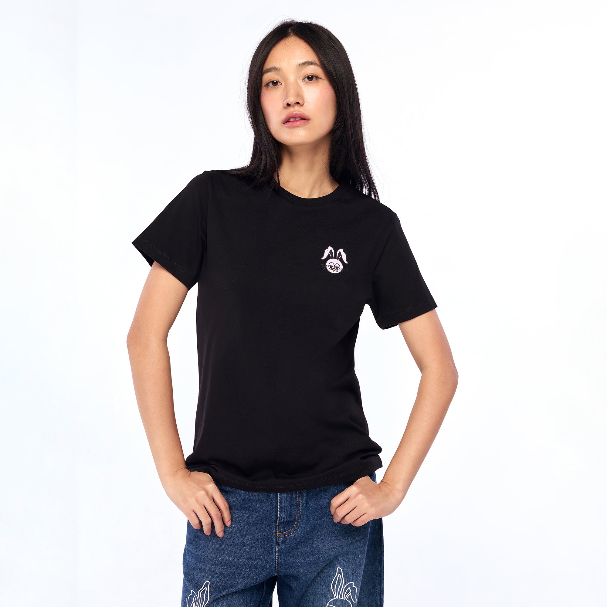 เสื้อยืดแขนสั้นปักลาย Jerme Black