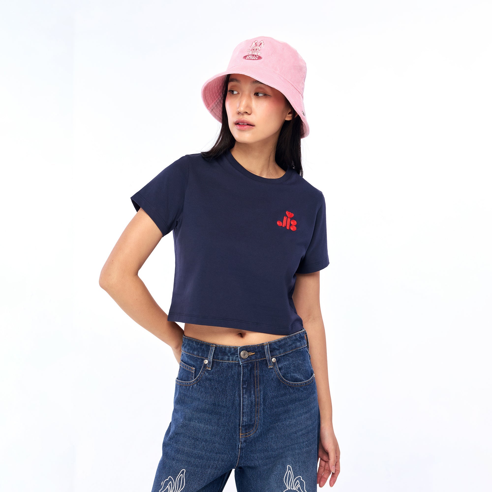 เสื้อครอปแขนสั้นปักโลโก้คอนทราสต์ Navy