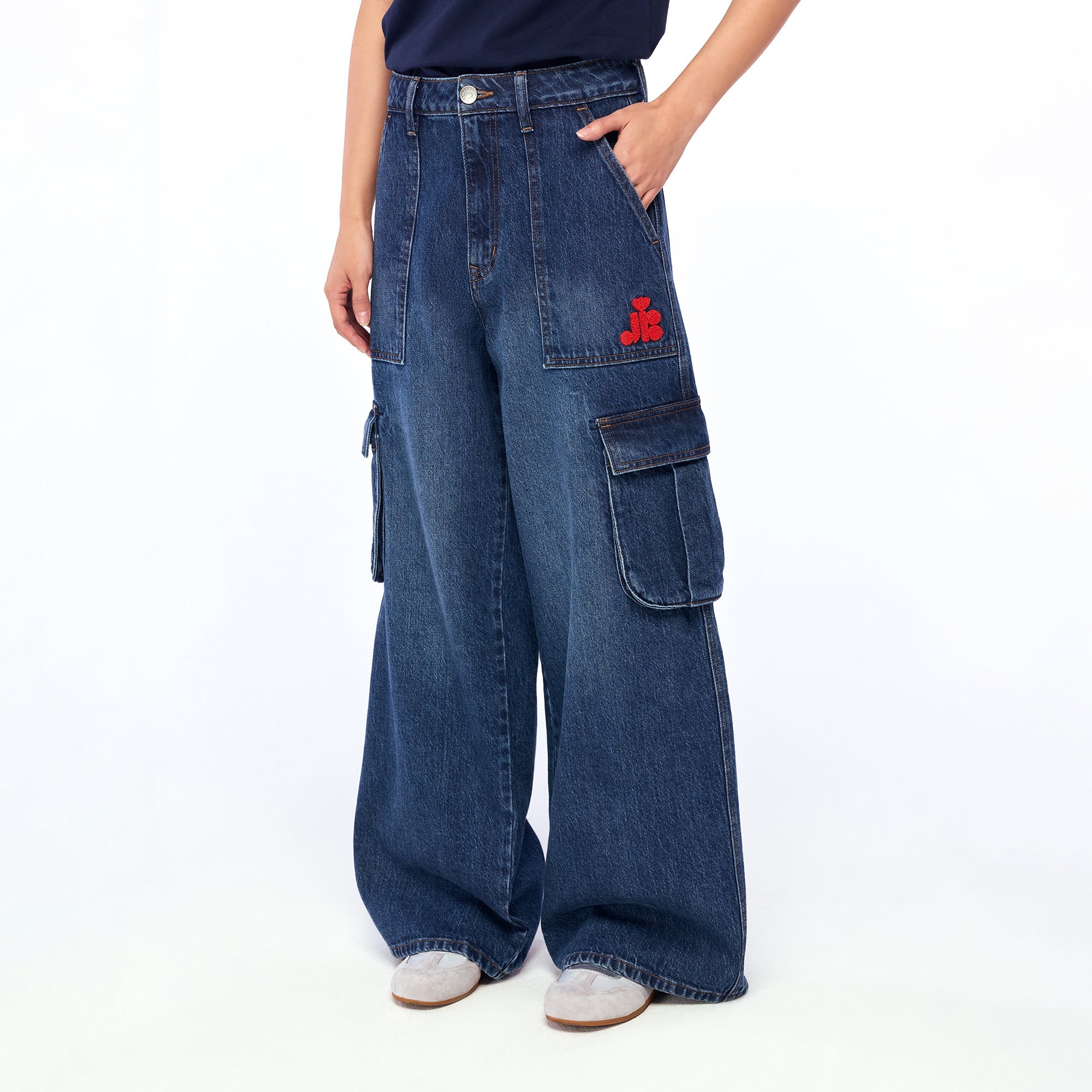 กางเกงเดนิมขายาวสีเฟดปักโลโก้ Blue