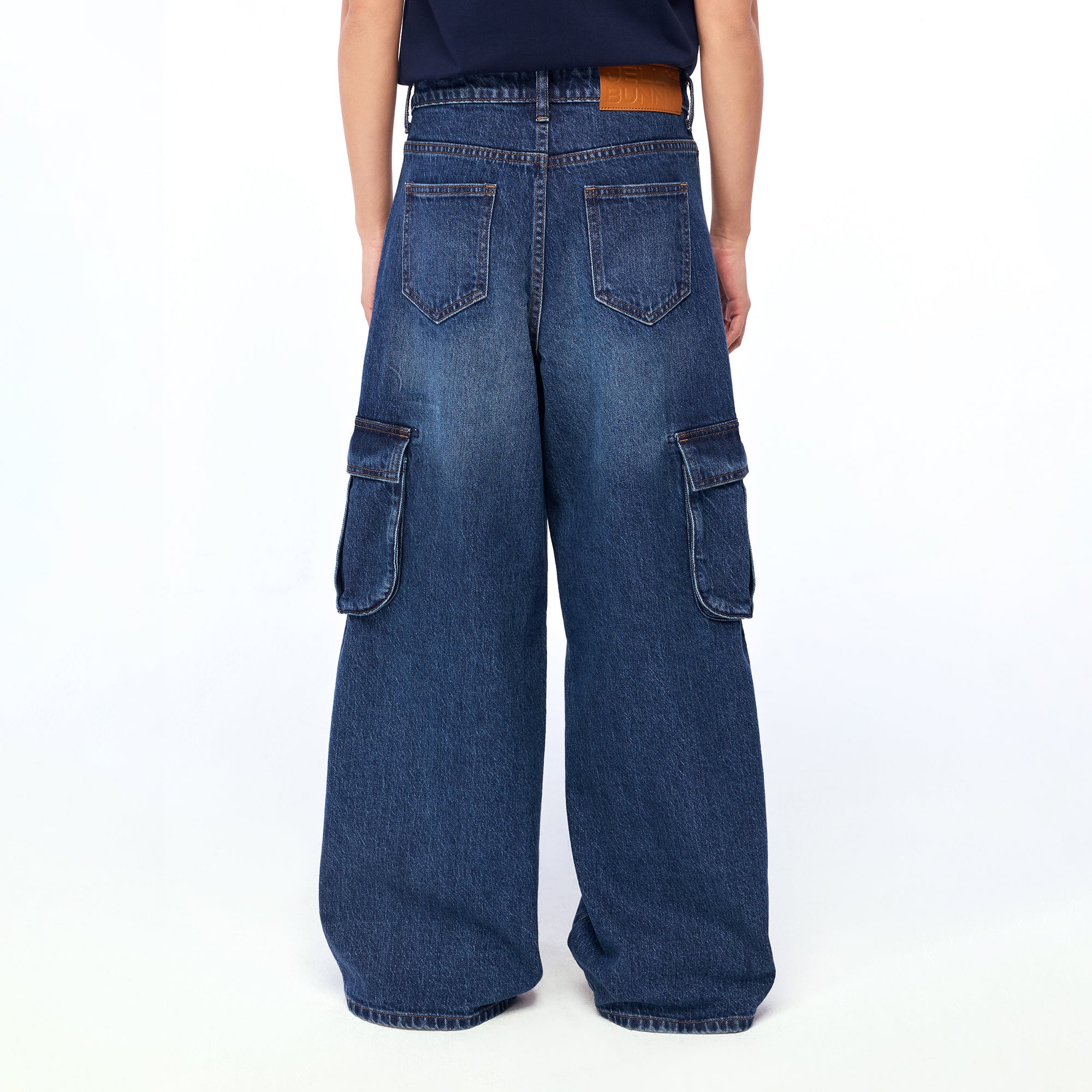 กางเกงเดนิมขายาวสีเฟดปักโลโก้ Blue