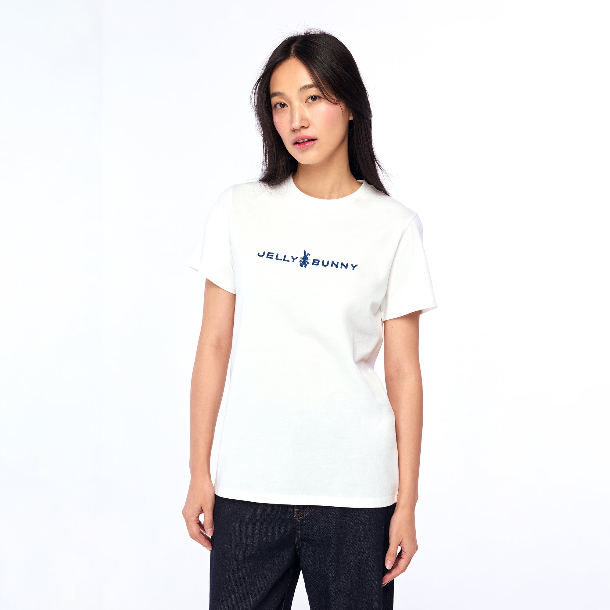 เสื้อยืดแขนสั้นปักโลโก้ White