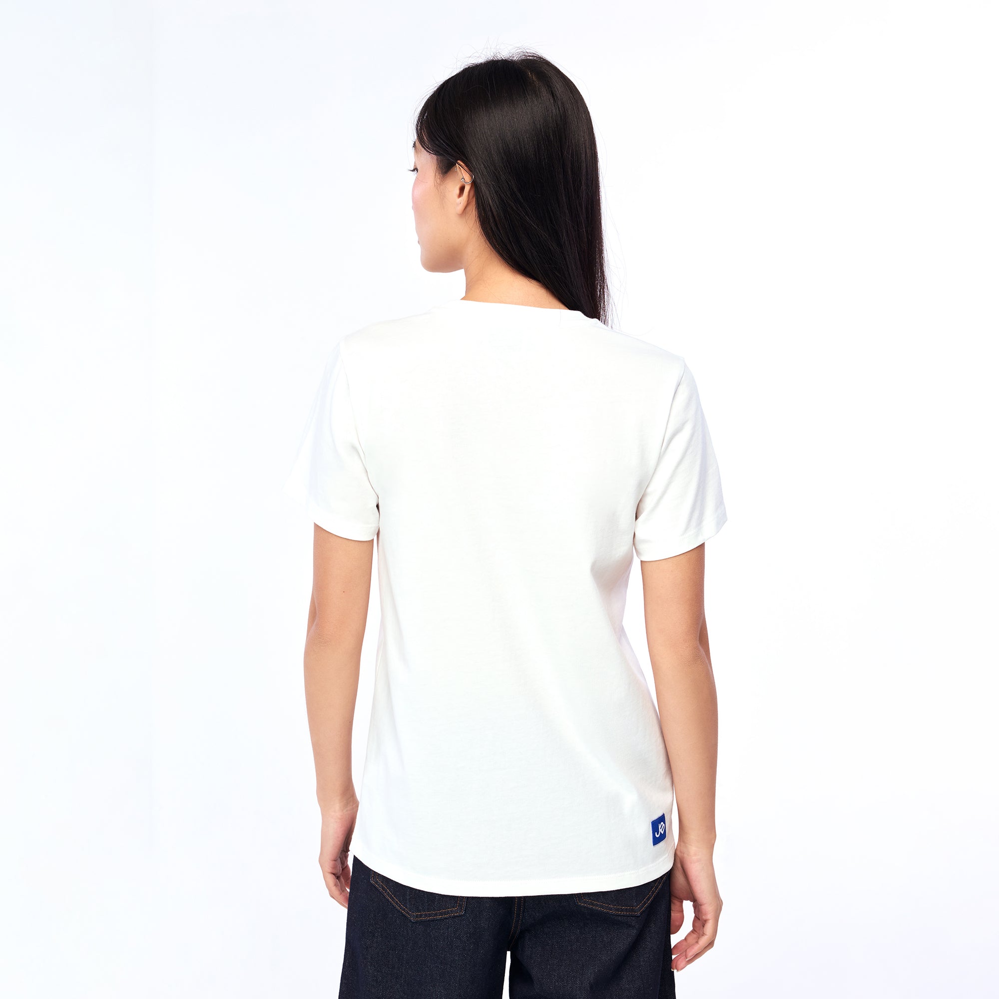 เสื้อยืดแขนสั้นปักโลโก้ White