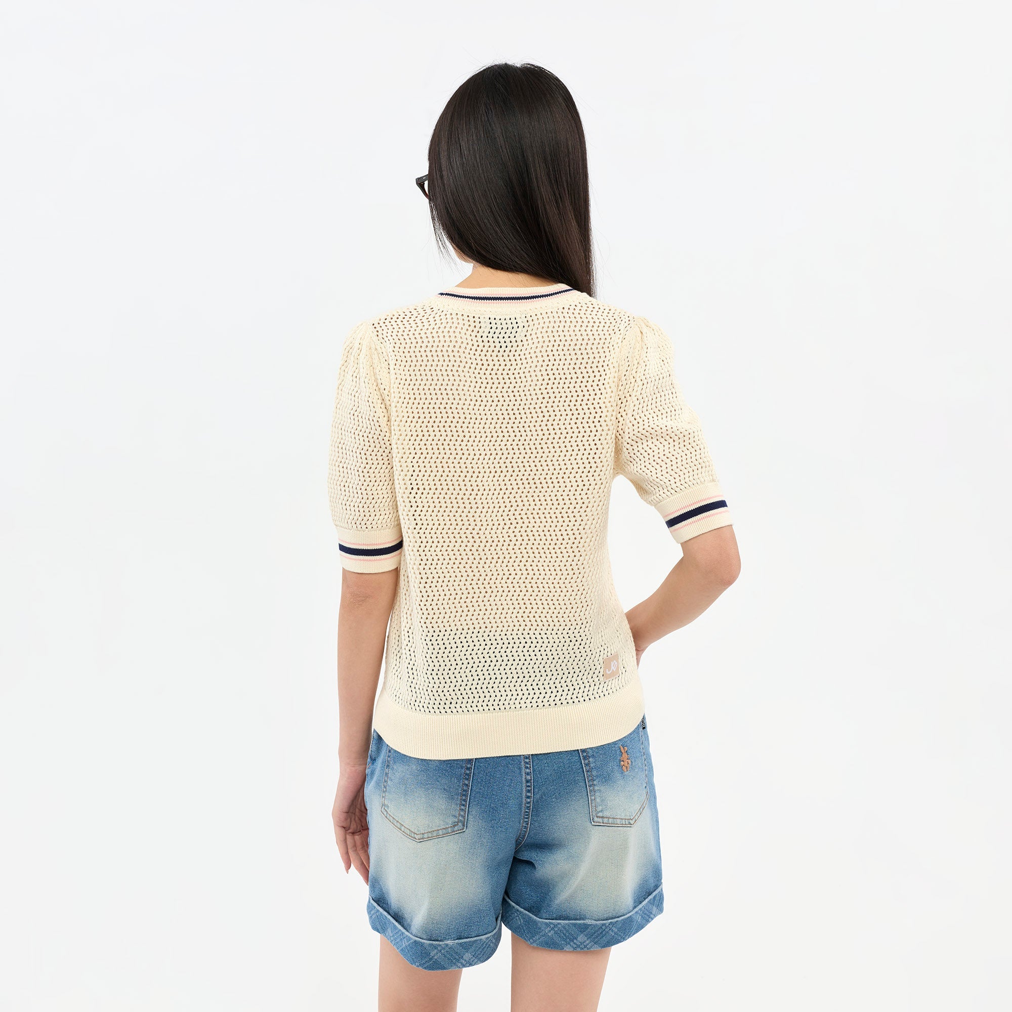 เสื้อถักแขนสั้นปักลาย Royal Club
 Cream