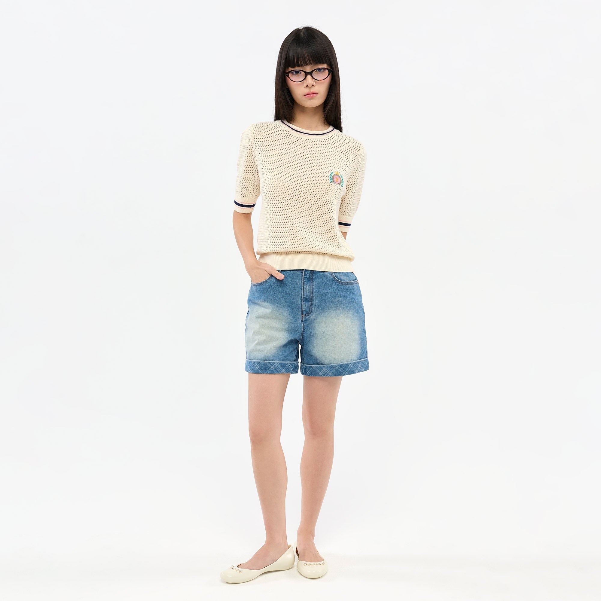 เสื้อถักแขนสั้นปักลาย Royal Club
 Cream