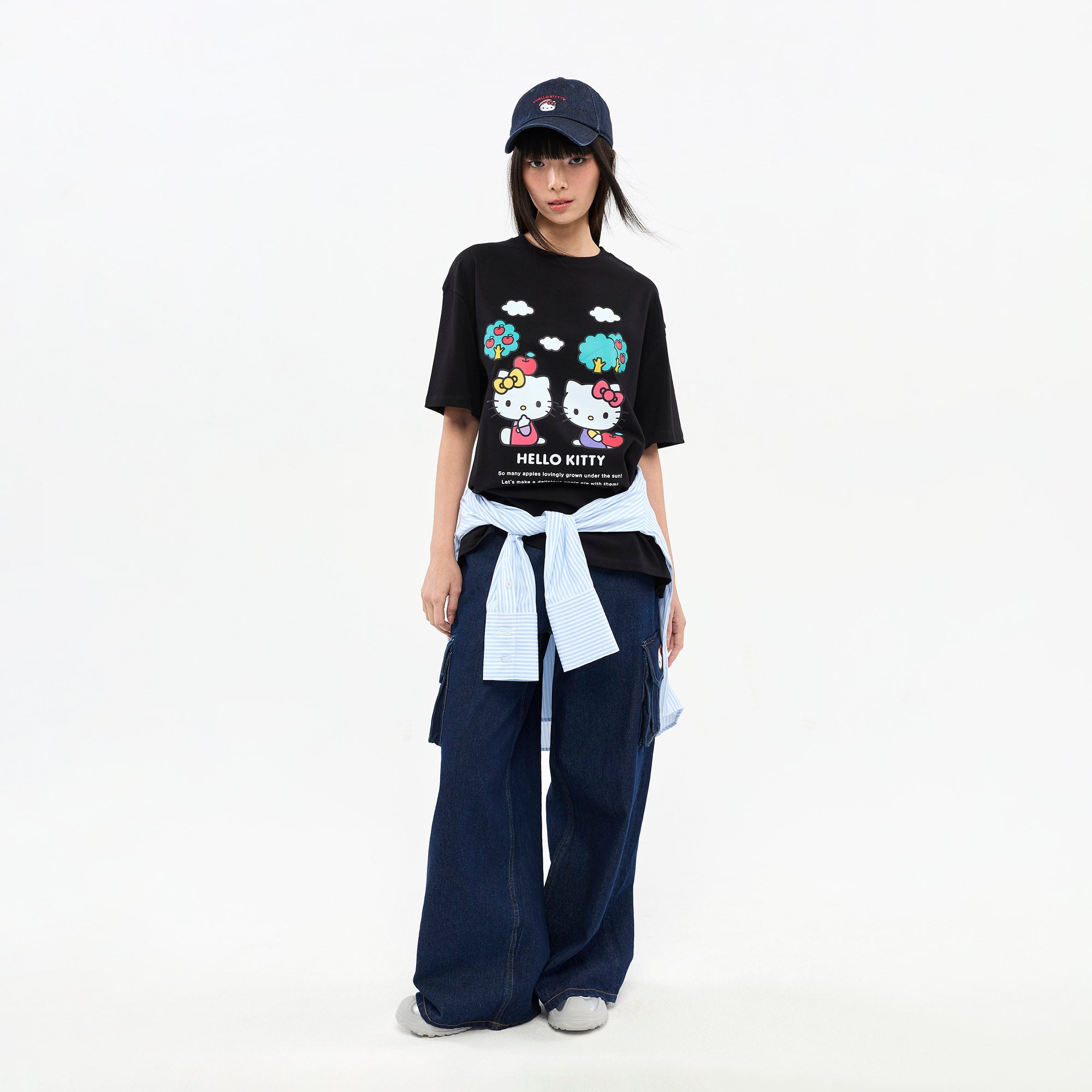 เสื้อยืดแขนสั้น Hello Kitty Black