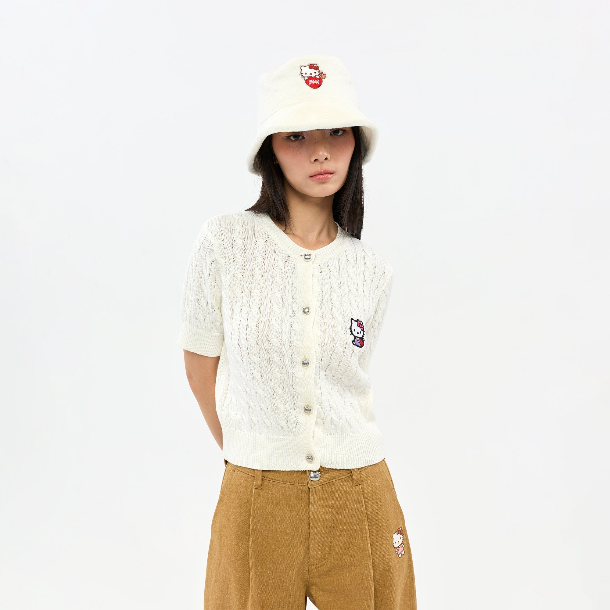 เสื้อคาร์ดิแกนแขนสั้นถักลาย Hello Kitty White