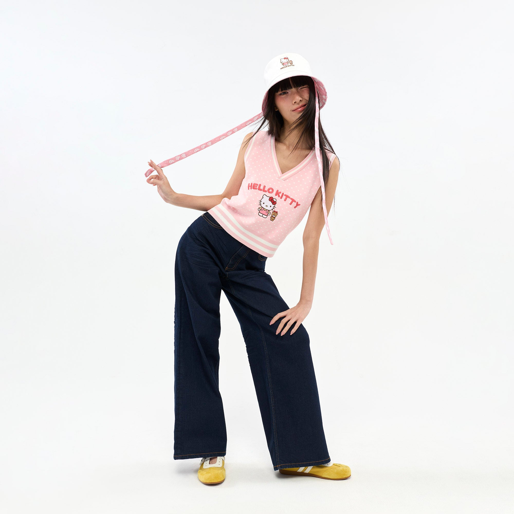 เสื้อกั๊กผ้าถักลายจุด Hello Kitty Pink