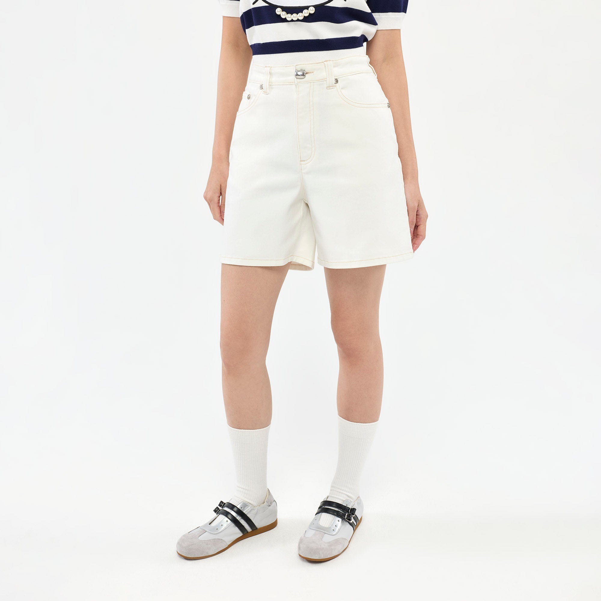 กางเกงยีนส์ขาสั้น Hello Kitty White