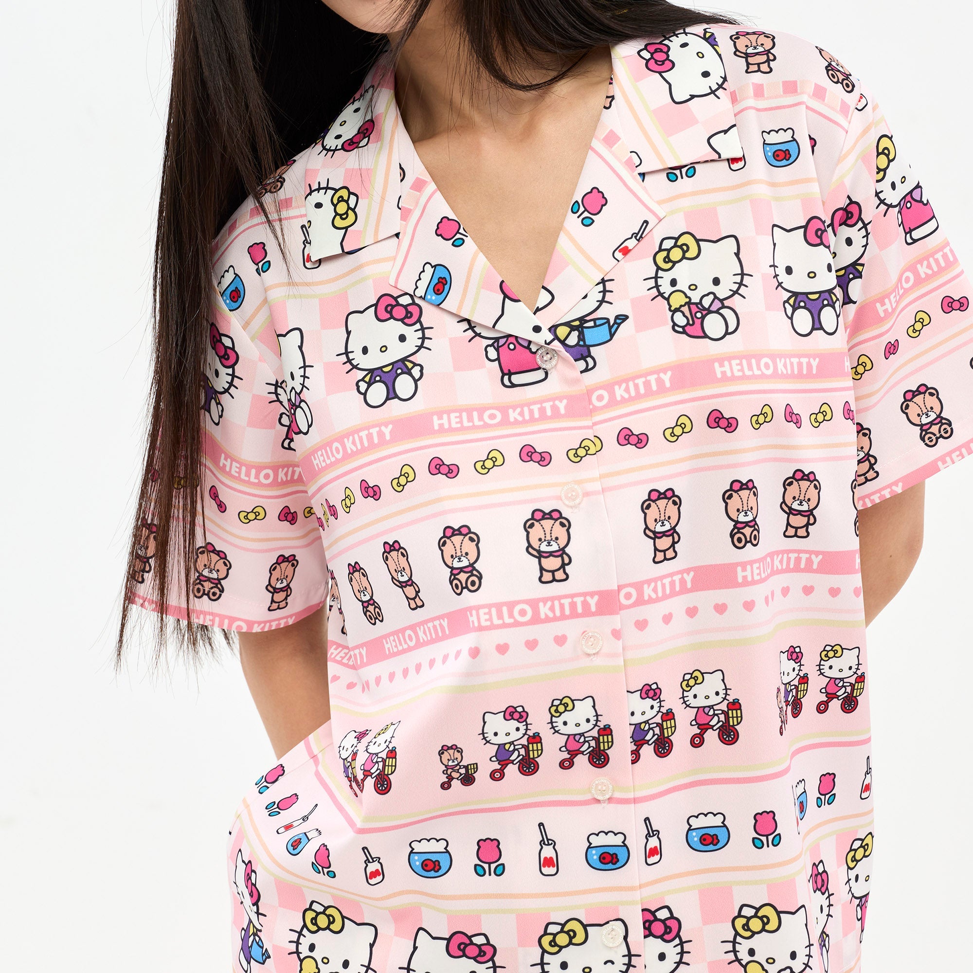 เสื้อเชิ้ตแขนสั้นปกเปิด Hello Kitty Multi Color