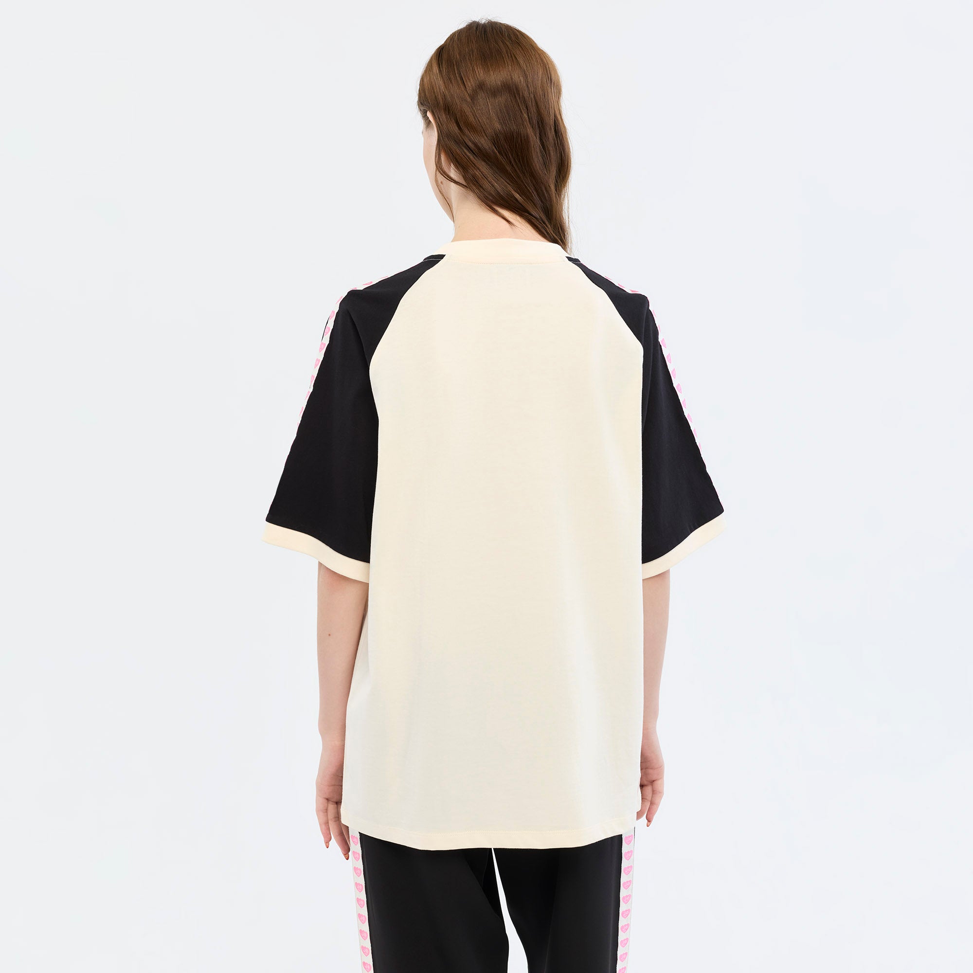 Logo Tape Raglan T-Shirt Cream