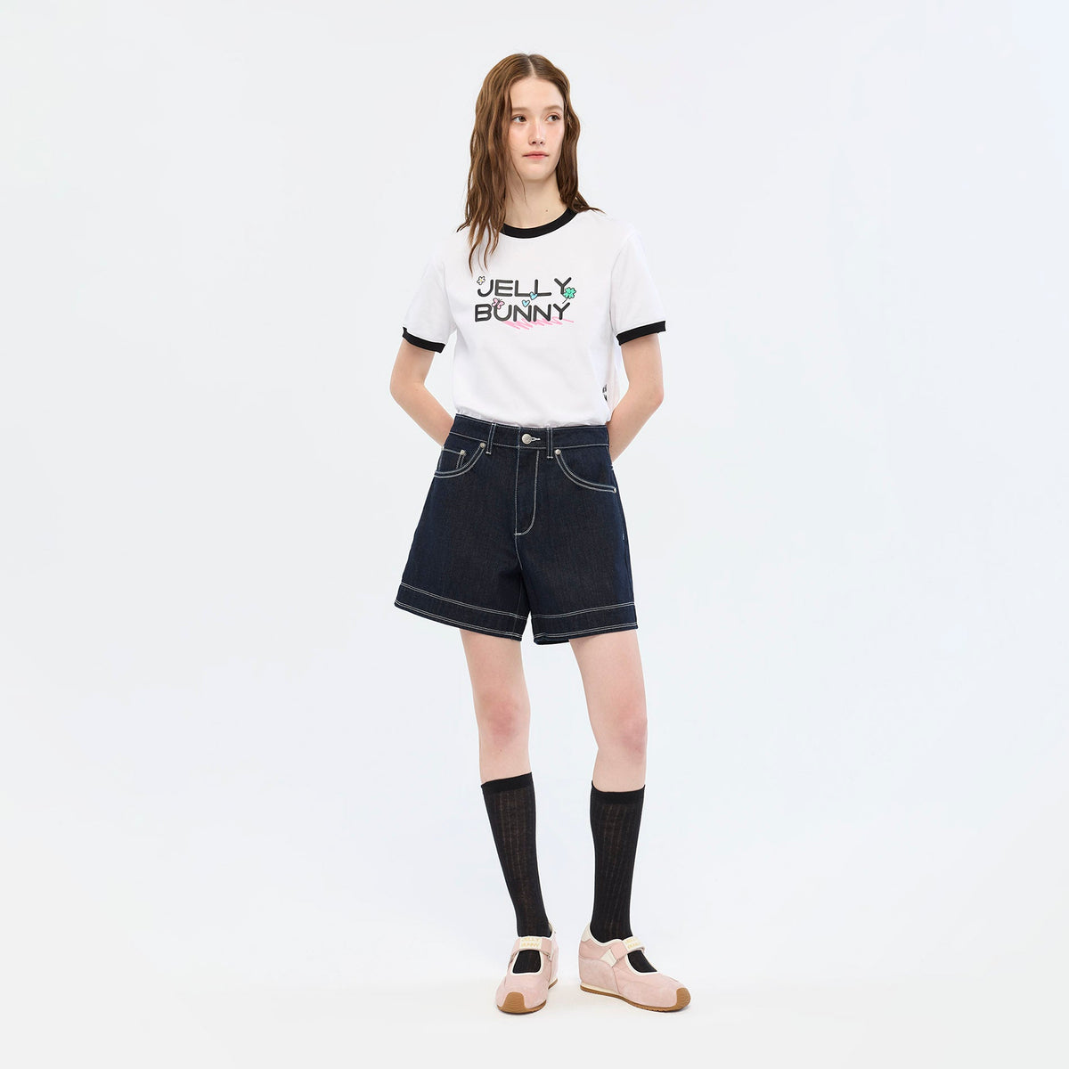 เสื้อยืดแต่งโลโก้ White