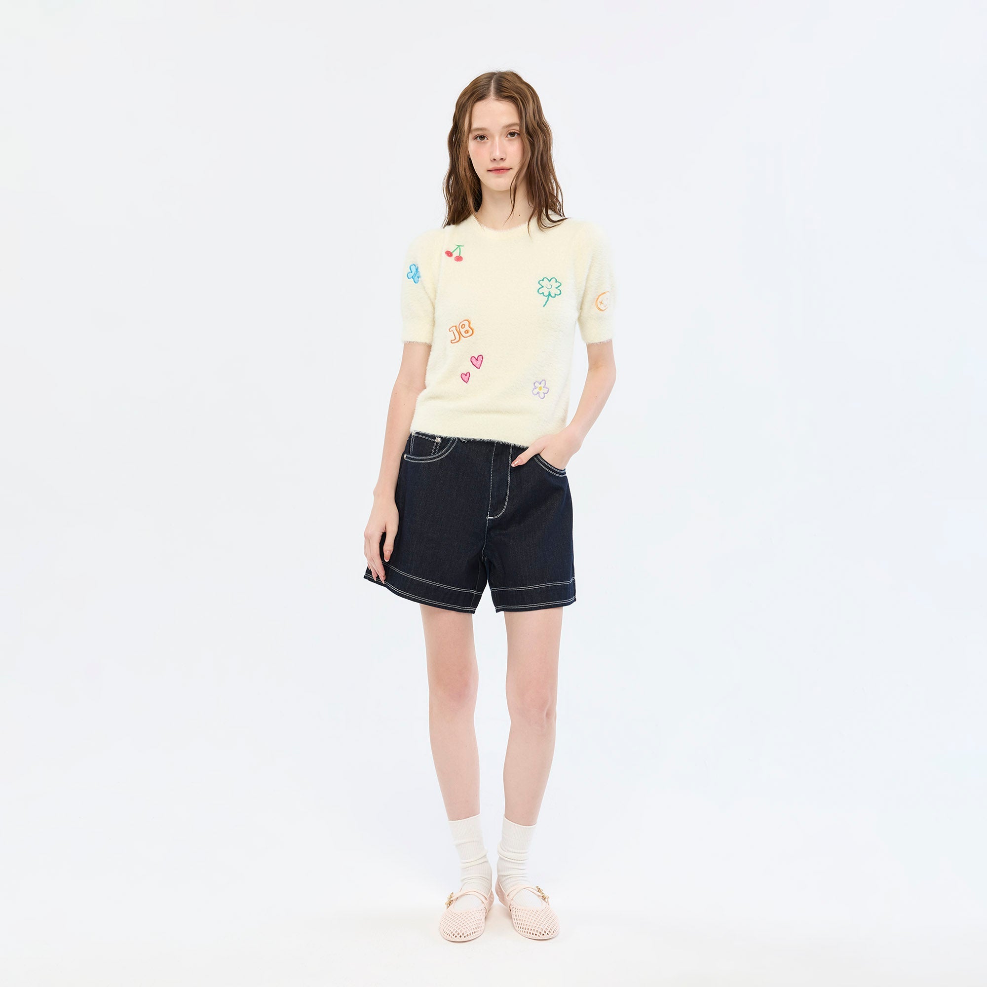 เสื้อยืดลายกราฟิก Cream