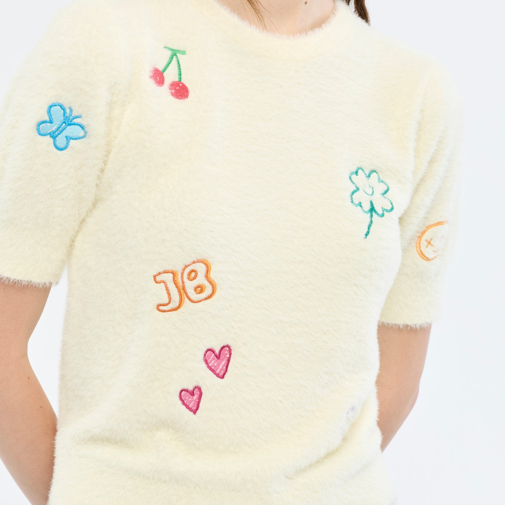เสื้อยืดลายกราฟิก Cream