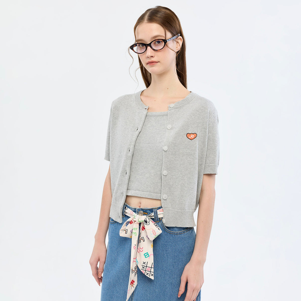 ชุดเสื้อคาร์ดิแกนแขนสั้นและเสื้อสายเดี่ยวผ้าถักลาย Heart Patch Grey