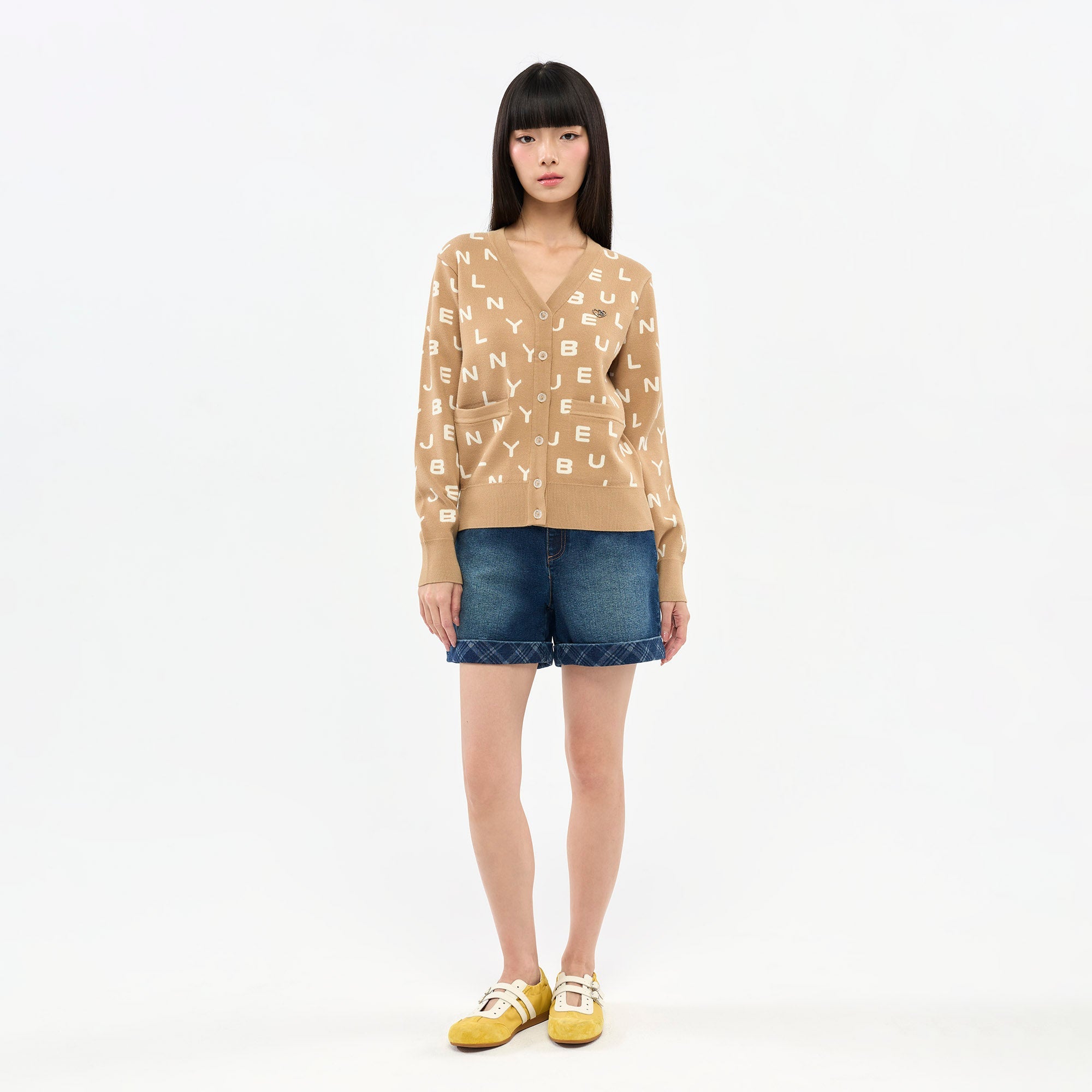 เสื้อคาร์ดิแกนถักลายโลโก้ Jelly Bunny Beige